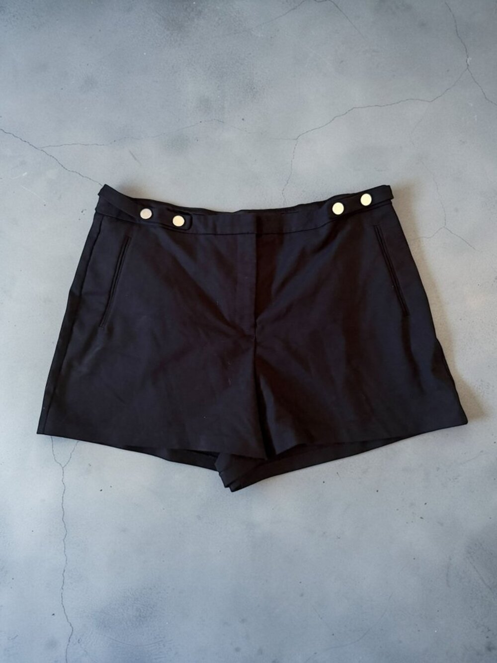 EXPRESS Black Midi High Rise Dress Shorts Size 16